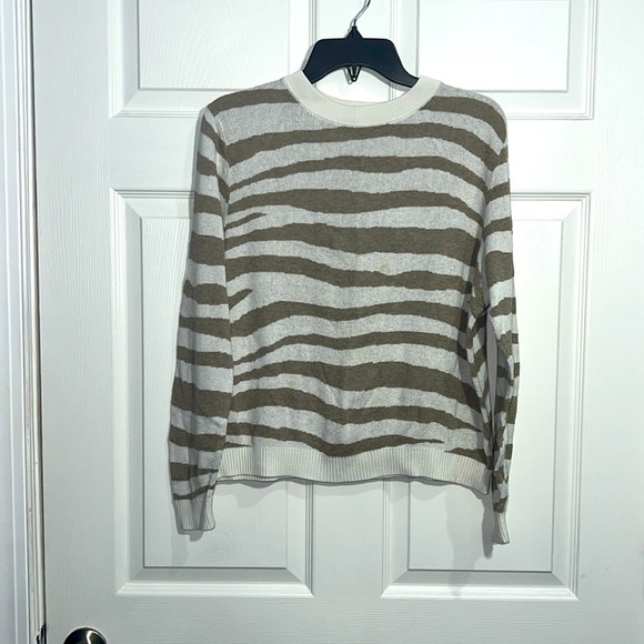 A New Day women’s ivory top with tan animal stripes. Size Large. - Picture 1 of 8